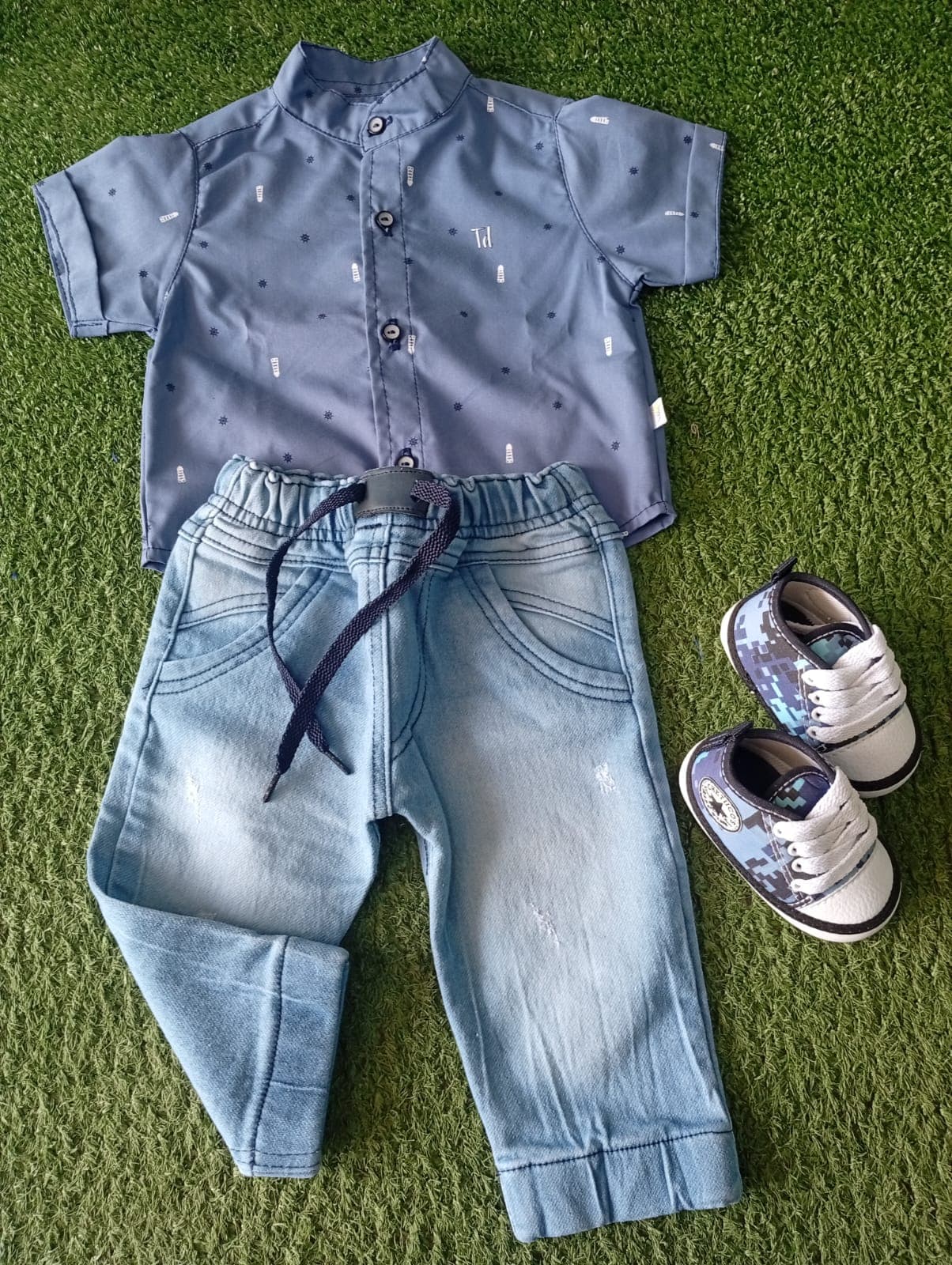 Conjunto Camisa Estampada con Jean - imagen 1
