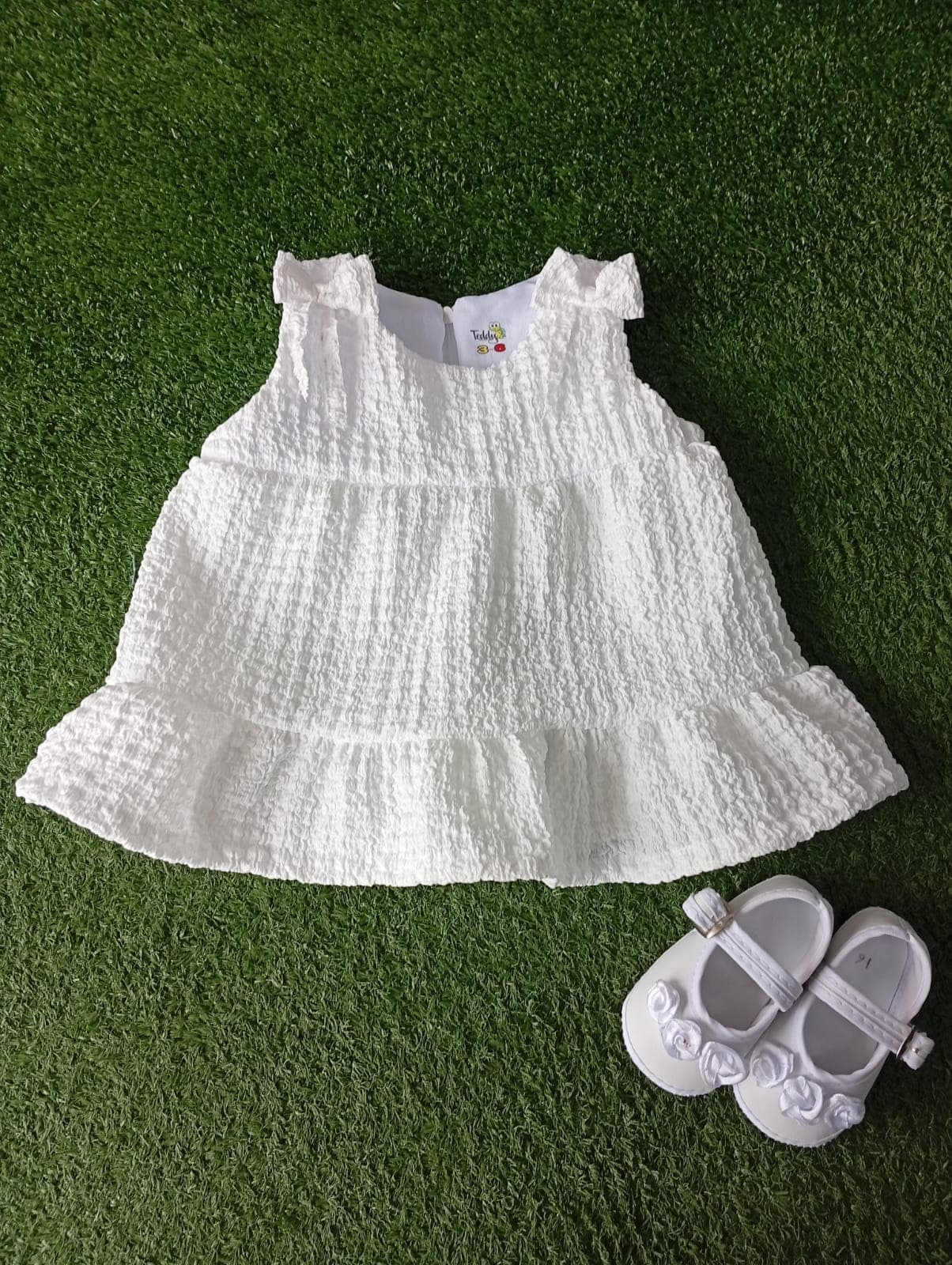 Vestido Blanco Textura Elegante - imagen 1